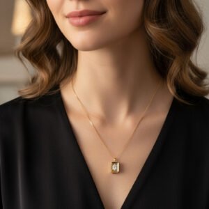 Ortası Zirkon Taşlı Kolye