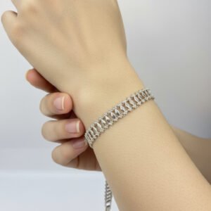 Ortası Geometrik Desenli Zirkon Taşlı Bileklik